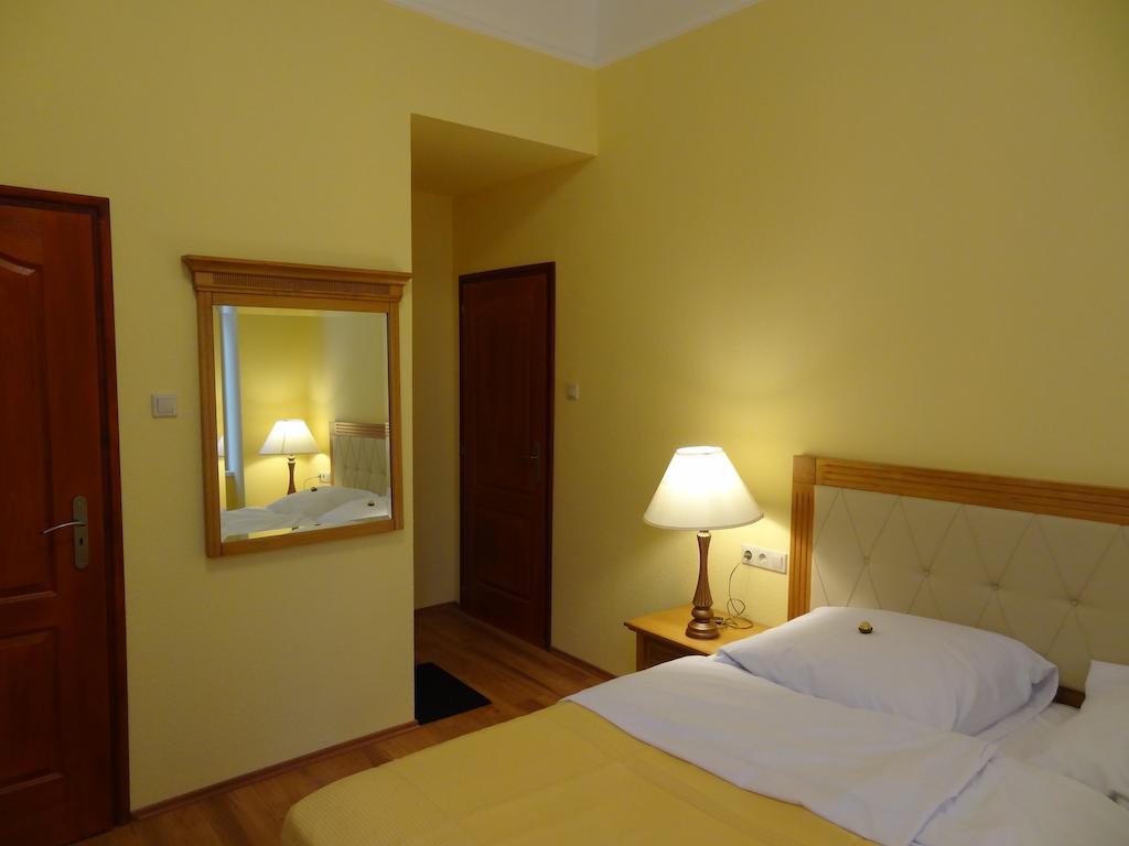 Residence Parliament Budapest Room photo