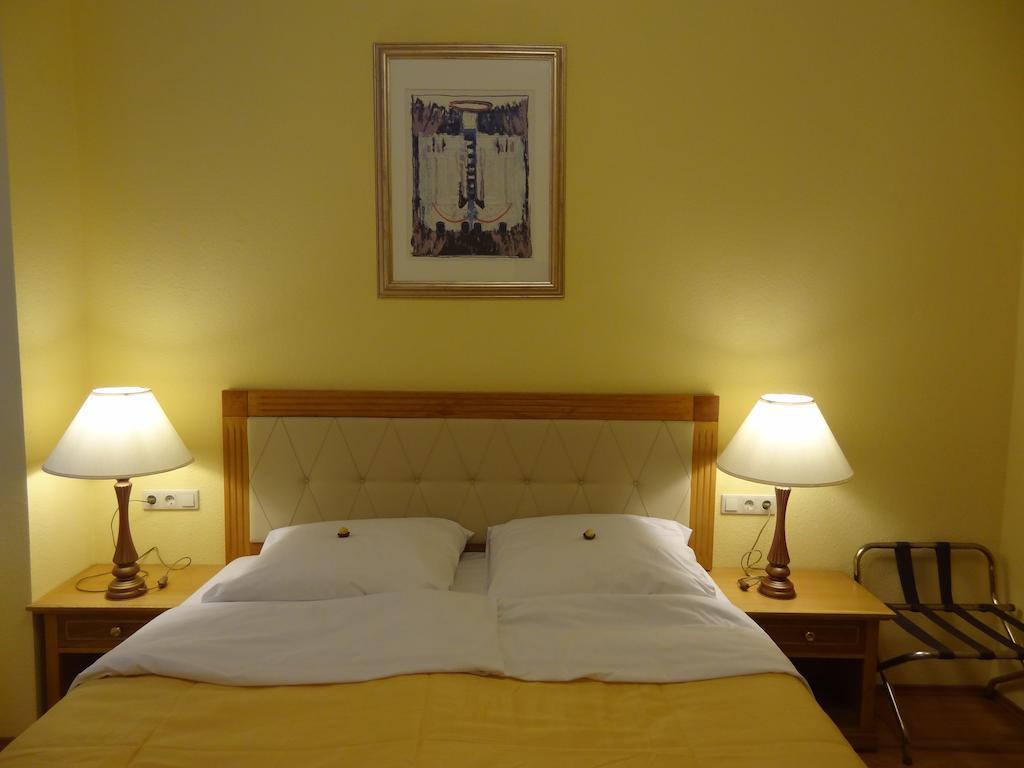 Residence Parliament Budapest Room photo
