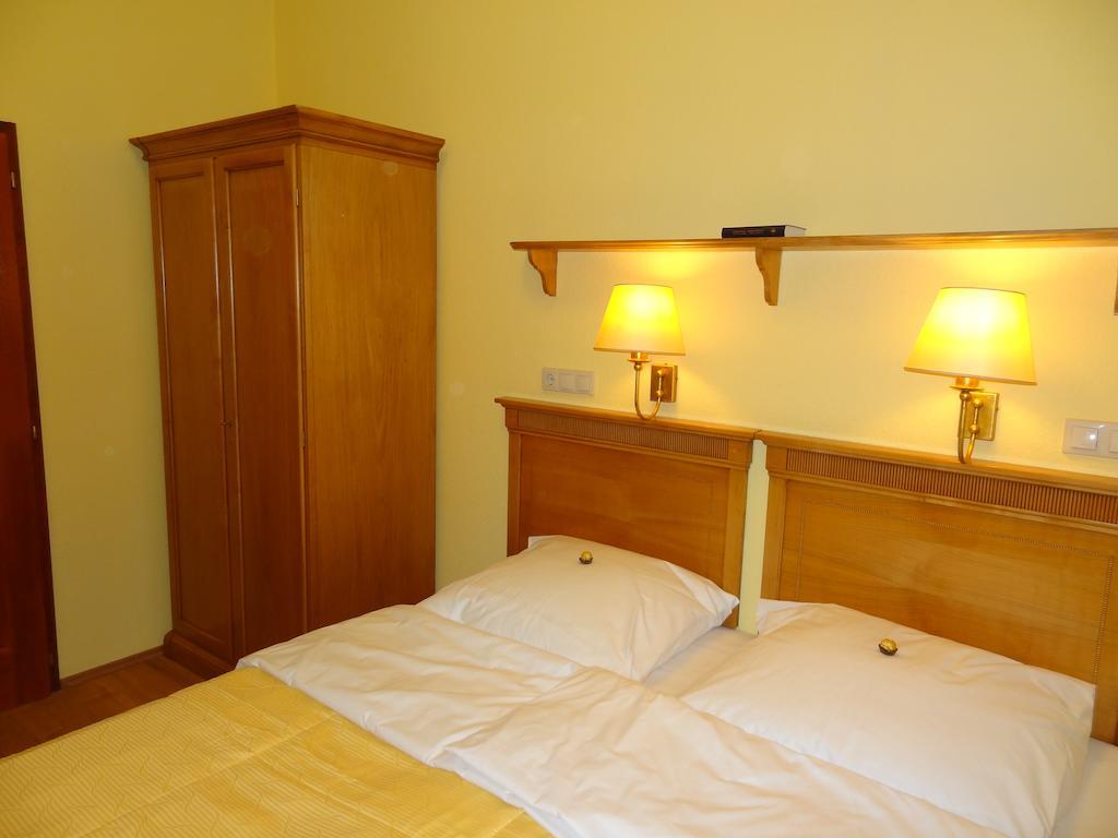 Residence Parliament Budapest Room photo
